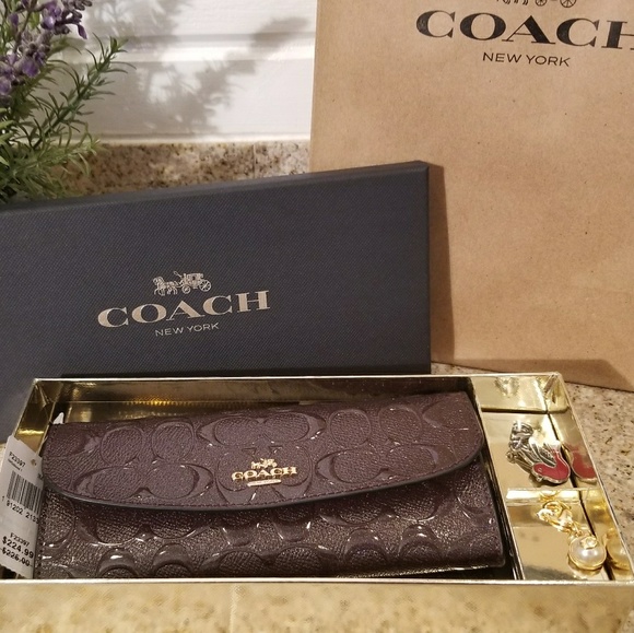 Coach Handbags - Coach Wallet With Detachable Charms
